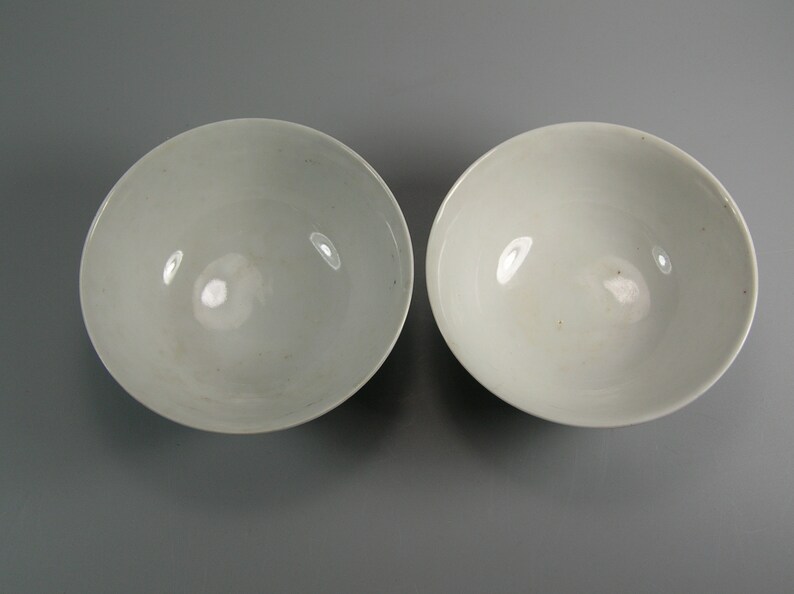 Pair of Antique Chinese Famille Rose \u2018Hundred-Flower/' Porcelain Bowls Marked