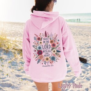 Sudadera cristiana "Confía en el Señor", sudadera con capucha "Fe", sudadera con capucha "Religiosa", regalo cristiano de Pascua, sudadera con capucha "Proverbios 3:5", sudadera con capucha "Iglesia" Light Pink