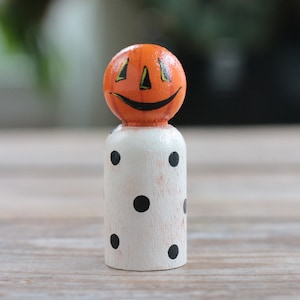 Halloween Peg Doll, Jack o Lantern Peg Doll, Pumpkin Man Figurine, Halloween Folk Art