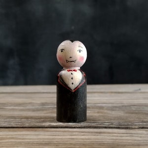 Halloween Peg Doll, Vampire Figurine, Dracula Figurine, Halloween Folk Art