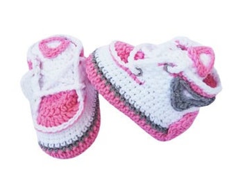 Crochet Baby Boy Girl Shoes,  Baby Sneakers, pink white Booties, New Baby Gift