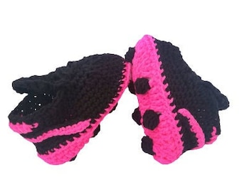 Crochet baby girl Soccer Shoes,  Baby's First Cleats, black pink  Baby Sports Football, Crochet baby shoes,