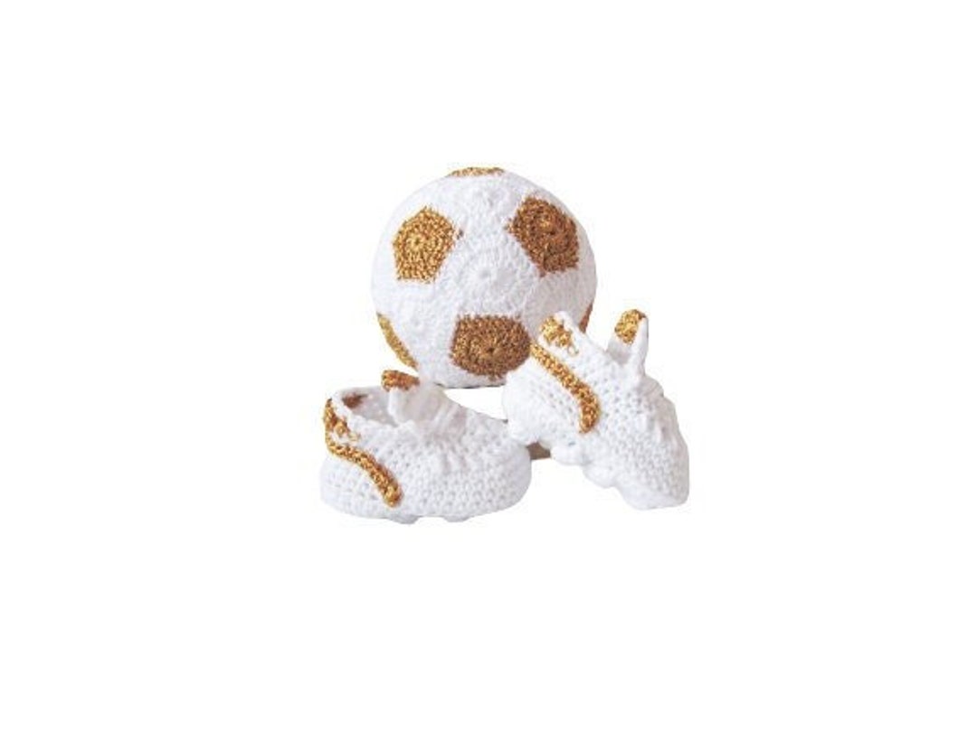 Ensemble ballon et chaussures de football au crochet pour bébé