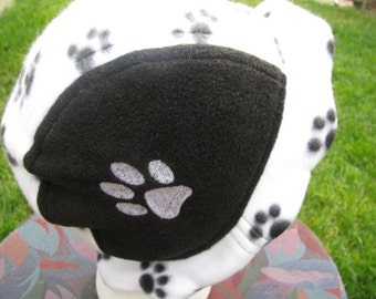Scalloped Edge Fleece Bucket Hat Paw Print Theme