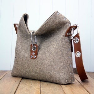 Womans felt handbag, felt purse for women, messenger bag for her, gift for her, womans messenger bag, clutch bag, handbag