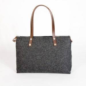 Sac d'épaule feutré avec fermeture éclair, sac à main en feutre de laine de femme avec un dessus de fermeture zippée et poignées en cuir