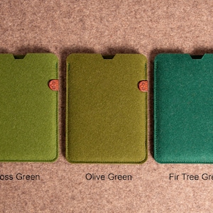 Funda para iPad de fieltro de lana, compatible con todos los tamaños y teclados, con soporte de cuero para lápiz, hecha a mano. imagen 11