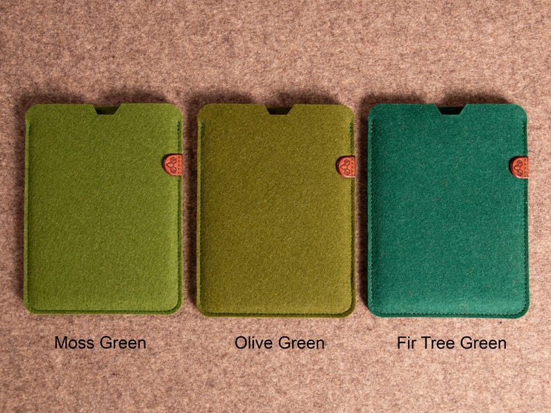 Funda para iPad de fieltro de lana, compatible con todos los tamaños y teclados, con soporte de cuero para lápiz, hecha a mano. imagen 11