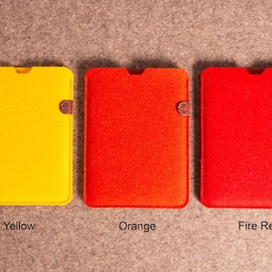 Funda para iPad de fieltro de lana, compatible con todos los tamaños y teclados, con soporte de cuero para lápiz, hecha a mano. imagen 16