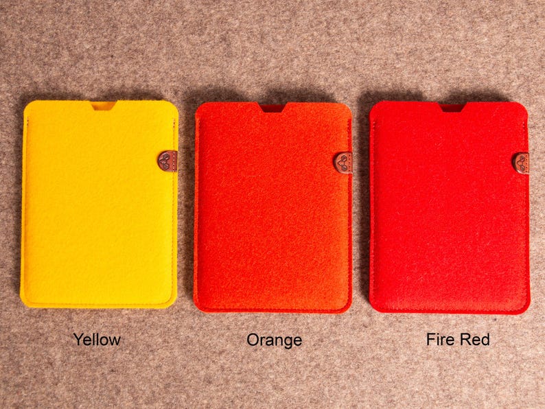 Funda para iPad de fieltro de lana, compatible con todos los tamaños y teclados, con soporte de cuero para lápiz, hecha a mano. imagen 16