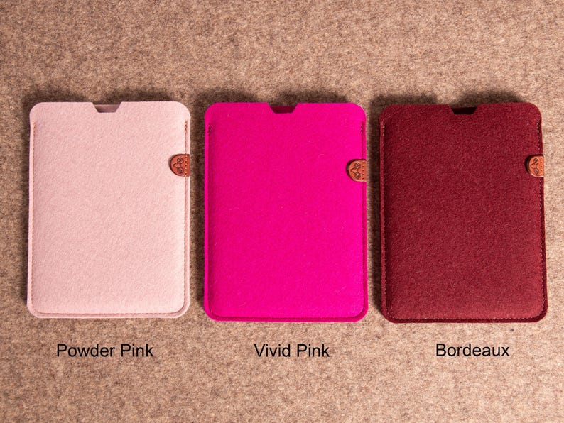 Funda para iPad de fieltro de lana, compatible con todos los tamaños y teclados, con soporte de cuero para lápiz, hecha a mano. imagen 13