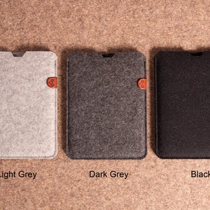 Funda para iPad de fieltro de lana, compatible con todos los tamaños y teclados, con soporte de cuero para lápiz, hecha a mano. imagen 14