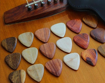 Father's Day - Plectrum Wallet & 18 Acoustic Guitar Picks