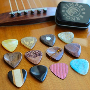 12 Acoustic Guitar Picks in a Gift Tin
