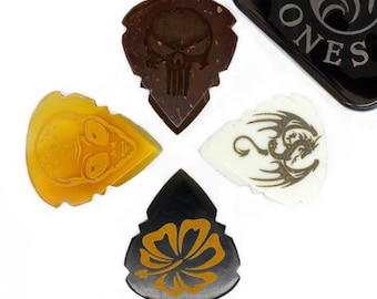 4 Arrow Shaped Guitar Picks - Blond Horn, Black Horn, Bone & Coconut - Boutique Plectrums - Timber Tones