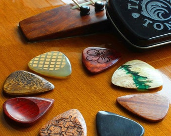 8 Acoustic Guitar Luxury Guitar Picks in a Gift Tin