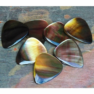 Médiator pour guitare en nacre noire Timber Tones | Accessoires de guitare élégants pour amoureux des bois, médiators avec ou sans boîte-cadeau