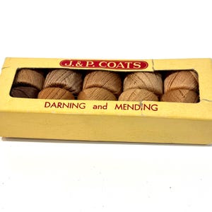 Vintage DARNING Thread, J & P Mending Floss, Hosiery Repair, Thread Assortment, Original Box