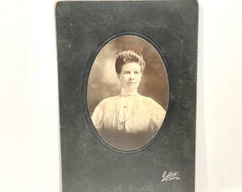 Foto di un mobile antico: Signora vittoriana, Estes Studio St Joseph MO, primi anni del 1900
