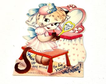 Saint-Valentin kitsch, chat appliquant du rouge à lèvres, miroir d'amour, carte découpée, anthropomorphe, États-Unis