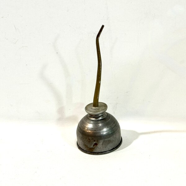 Vintage 1940s Thumb Pump Can, Miniature Oil Can, Curved Spout, 5 inches, Oil Dropper, Farmhouse Decor, Mid Century Hand Tool