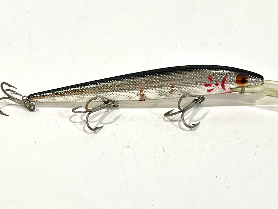 2 - vintage Redfin fishing lures 5 in and 4 inches