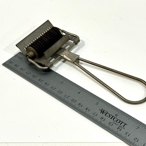 Vintage Pasta Cutter: Metal Handle, Farmhouse Kitchen Decor