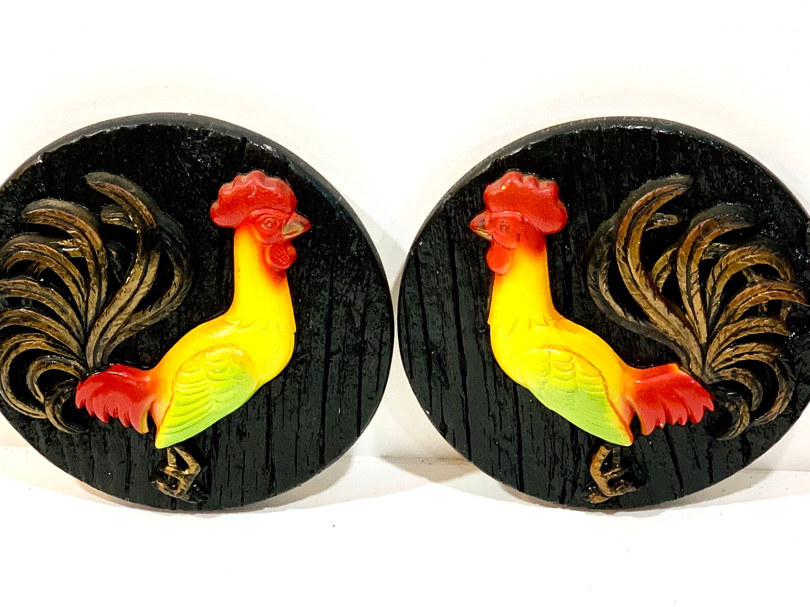 Vintage Kitchen Chalkware Rooster Plaques 2 Round Plaques Etsy