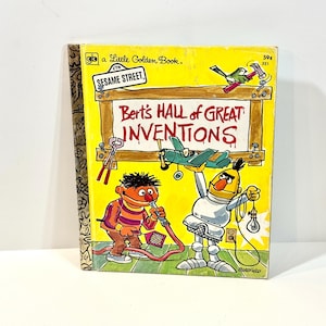 Livre d&#39;histoires vintage, Sesame Street, Little Golden Book, Berts Hall of Great Inventions, couverture rigide, 24 pages, Western Publishing, époque des années 1970