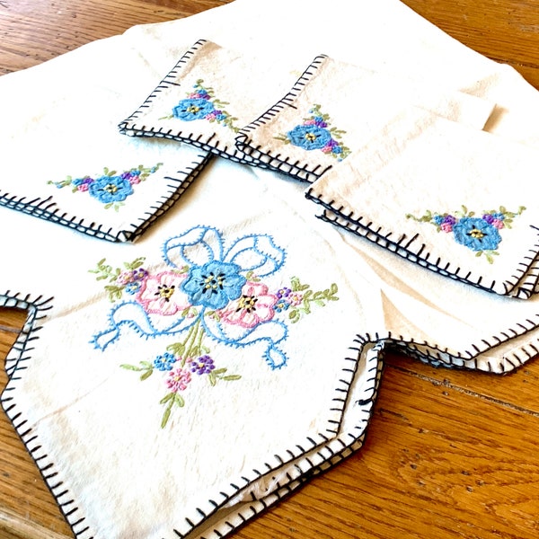 Vintage Luncheon Set, Tea Linens. Applique' Flowers, Table Cloth, 4 Napkins,  Embroidered w Blanket Stitch Edging, Mid Century, Granny Chic