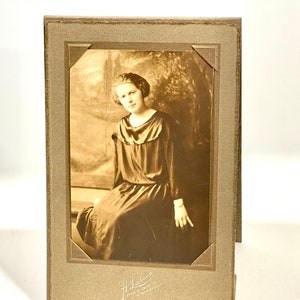 Photo pour armoire ancienne, sépia des années 1920, portrait de femme, cadre pour papier cartonné, Minneapolis MN, photo de collection, photo sépia
