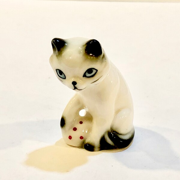 Vintage 1950s Rare Kitten Figurine, Miniature Cat, Siamese, Blue Eye Cat, Seal Point, 2 inches, Porcelain Cat, Mid Century Cat, Bone China