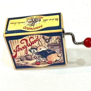 Hand-crank Music Box, ANNY WOOD, Rabbit House, Its a Small World