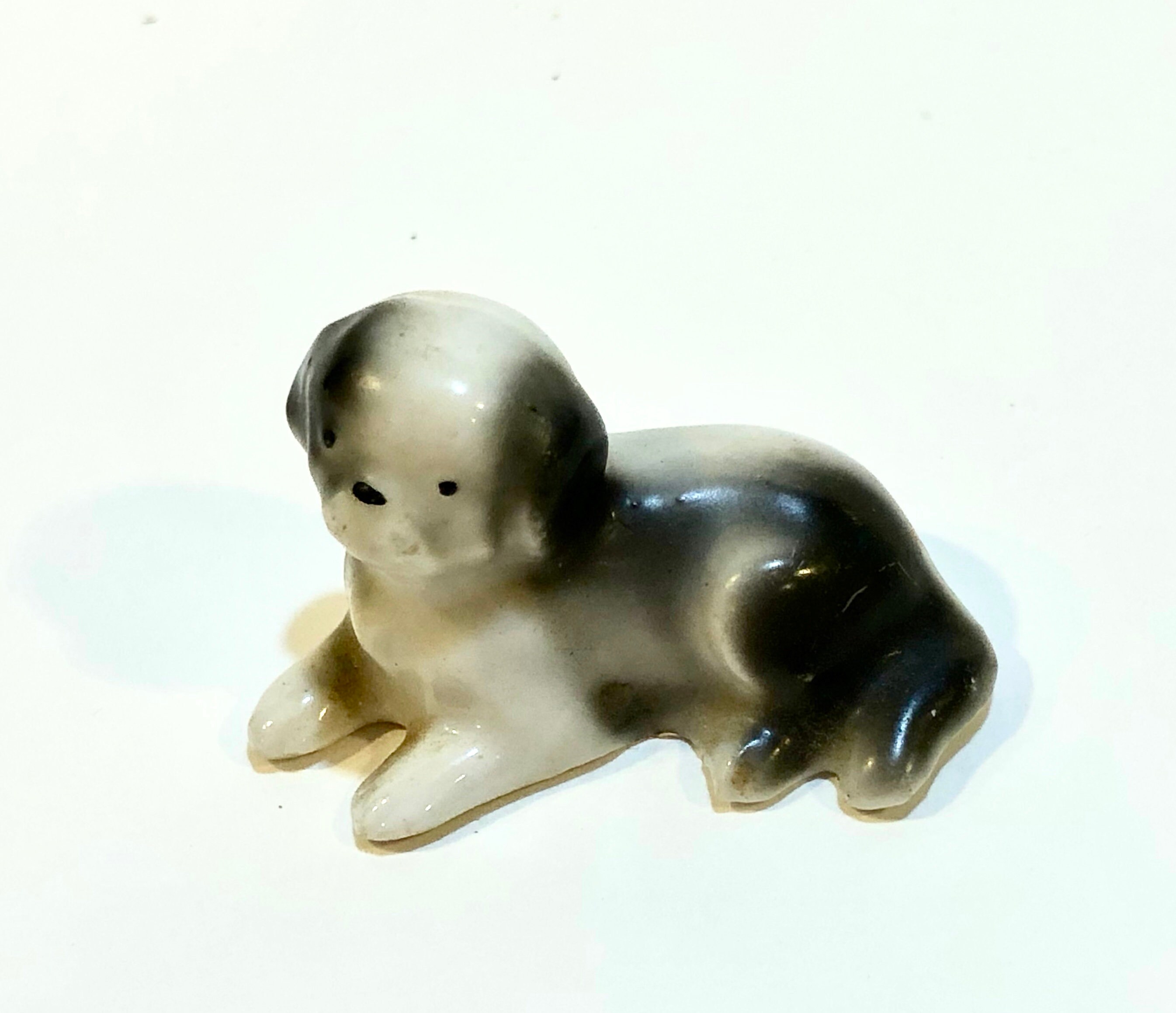 ヴィンテージ犬の置物ミニチュア犬3匹の小さな犬磁器の動物