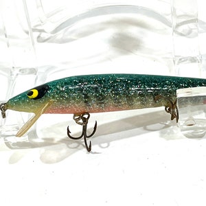 VINTAGE BOMBER WATER DOG FISHING LURE GREEN - YELLOW COLOR