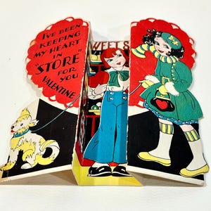Jaren 1930 Valentijn, uitvouwbare kaart, rechtopstaand, gestanste kaart, jongen en meisje, hart en hond, snoepwinkel, gesigneerde kaart, cadeau voor verzamelaar