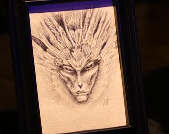 Arte élfico: dibujo original de criatura feérica en grafito (14 x 20 cm)