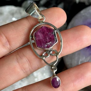 Collar con colgante de rubí Record Keeper, plata de ley 925 con múltiples piedras