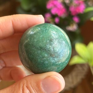 Fucshite sphere, 40mm