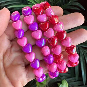 Pulseira elástica Girly Heart, rosa, vermelha e roxa.