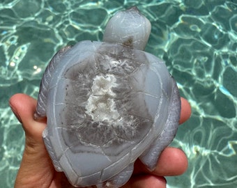 Agate sea turtle crystal carving