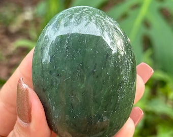 Nephrite jade palm stone