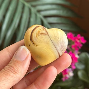 Peruvian Mookaite Jasper Heart: Banded Gemstone, Healing Stone - Etsy UK