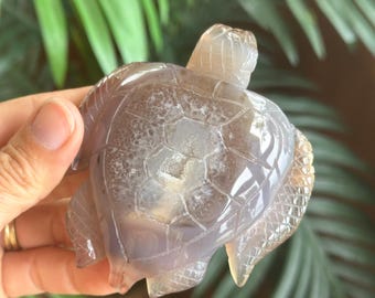 Agate sea turtle crystal carving