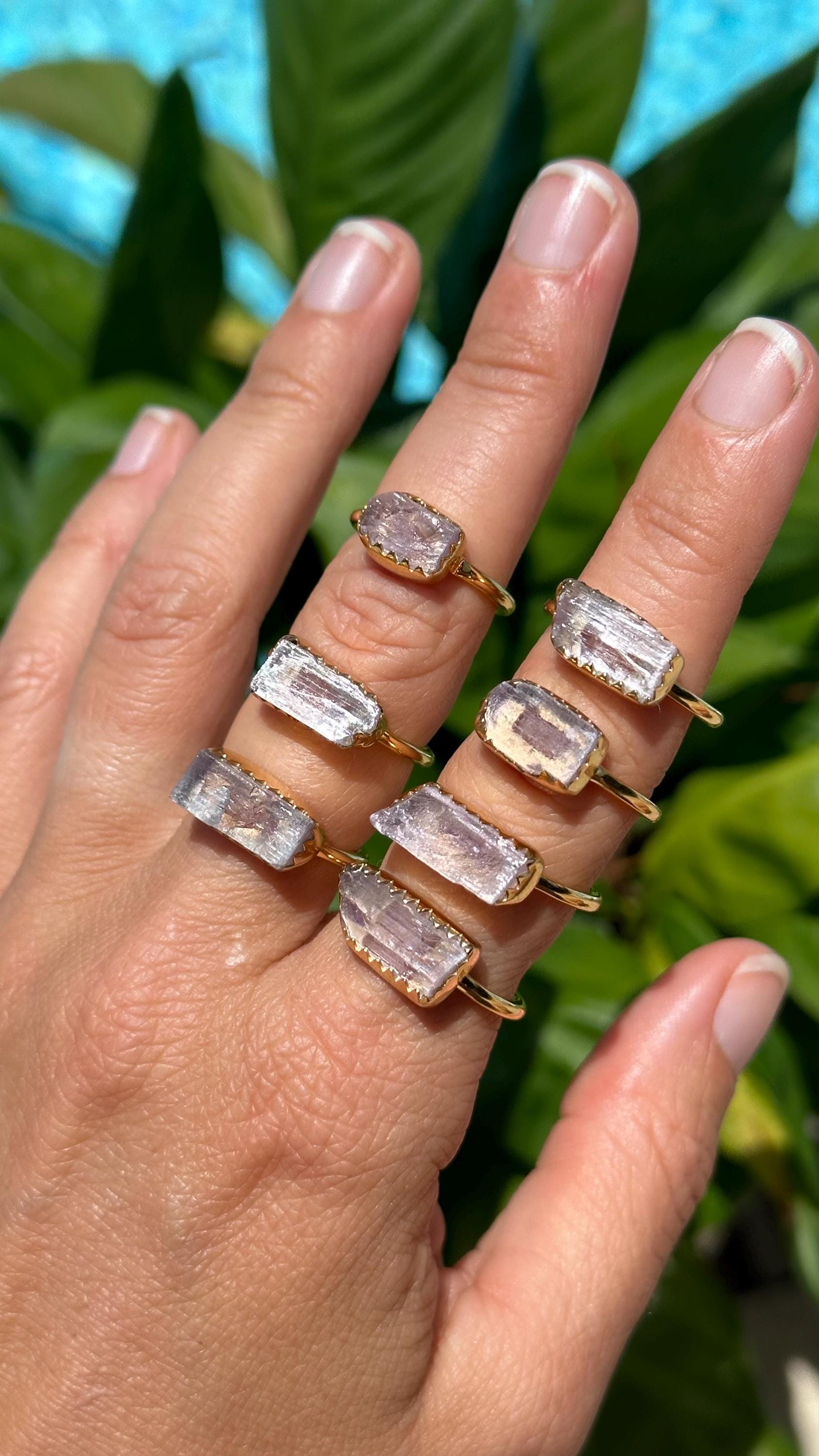 天然クンツァイトリング、金メッキ .925 スターリングシルバーリング