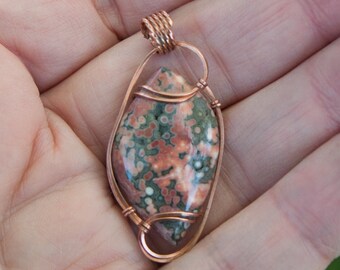 AMJ Prism Cream Bead Pendant Necklace
