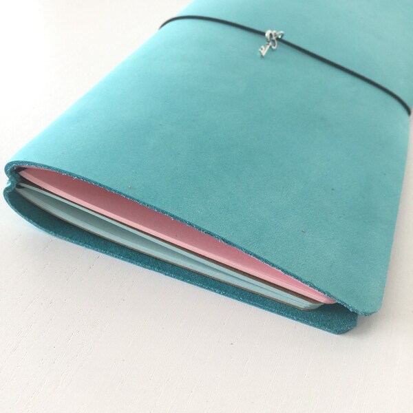 Midori Stil Traveler Notebook - Türkis Nubuk Leder (A5, Regular und Reisepass Größe) - Pebredori