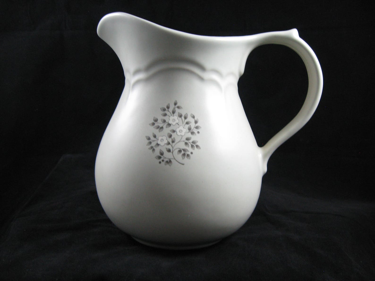 Pfaltzgraff Heirloom Pattern 64 OZ Pitcher Water Pitcher Made Etsy
