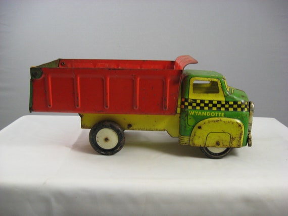 steel dump truck toy