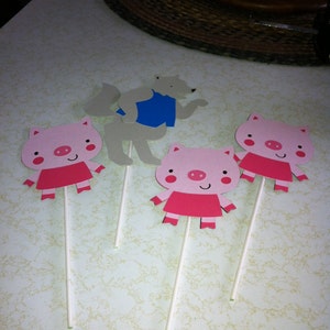 Three little pigs and wolf centepiece sticks